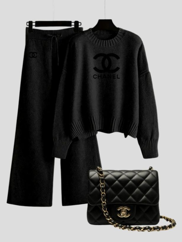 Valen Crest Knit Ensemble & Chain Bag Set